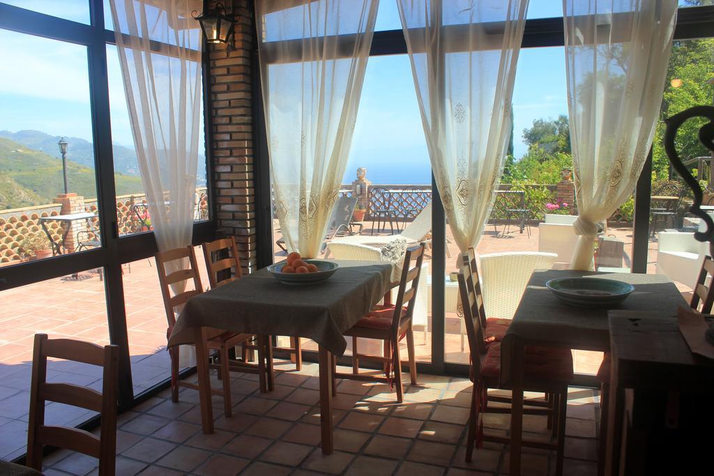 Villa Almoezia Charming B&B ตาออร์มินา ภายนอก รูปภาพ